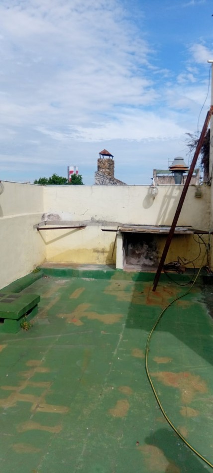 Montiel 2000. Departamento 3 ambientes al frente.