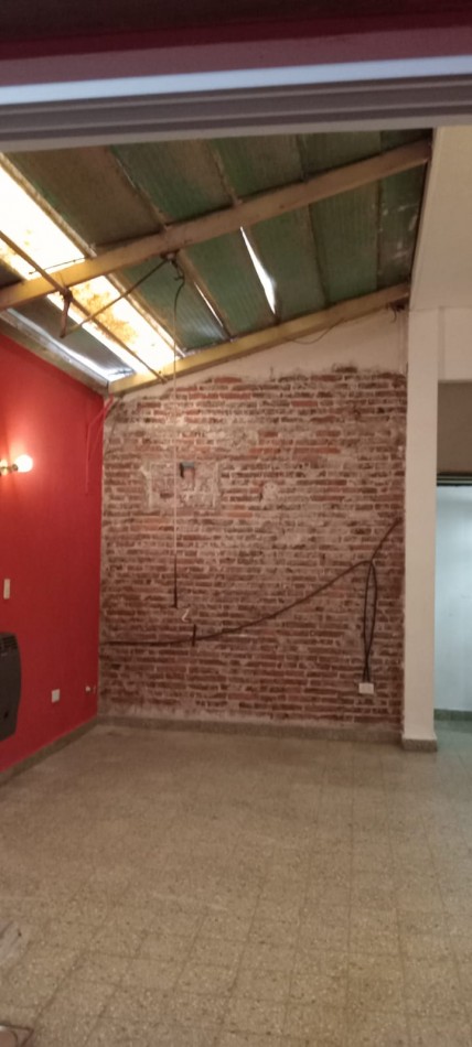 Carhue 1200. PH 3 ambientes planta baja contrafrente.