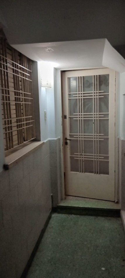 Carhue 1200. PH 3 ambientes planta baja contrafrente.