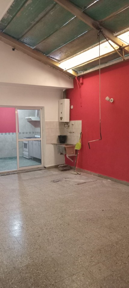 Carhue 1200. PH 3 ambientes planta baja contrafrente.