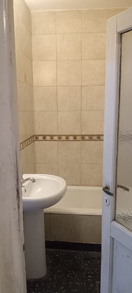 Carhue 1200. PH 3 ambientes planta baja contrafrente.