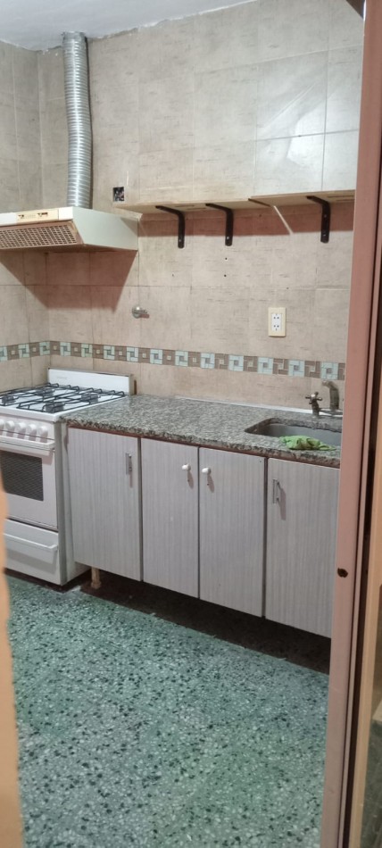 Carhue 1200. PH 3 ambientes planta baja contrafrente.