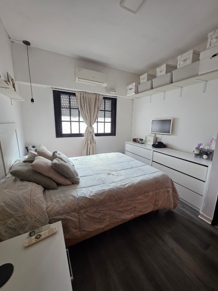 Carhue 1300. PH 3 ambientes.