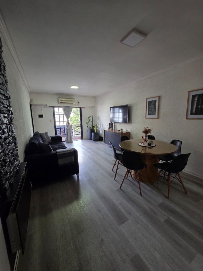 Carhue 1300. PH 3 ambientes.