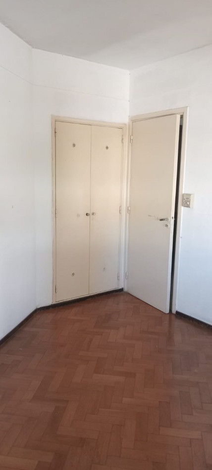 Ramon L. Falcon 6200. Departamento 3 ambientes al frente con balcon.