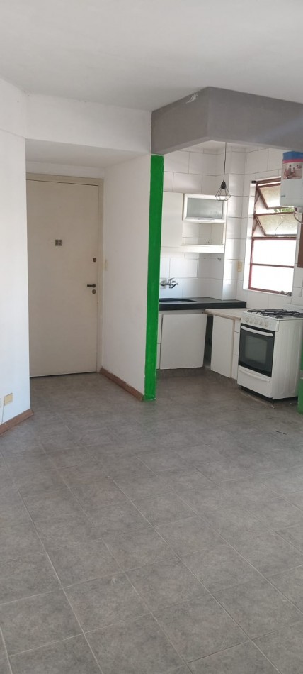 Ramon L. Falcon 6200. Departamento 3 ambientes al frente con balcon.