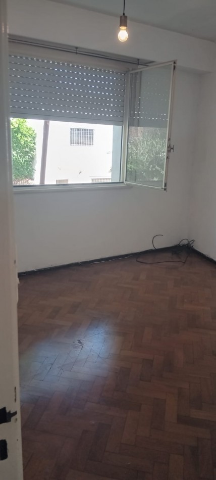 Ramon L. Falcon 6200. Departamento 3 ambientes al frente con balcon.