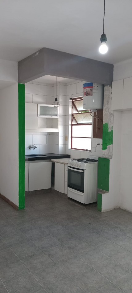 Ramon L. Falcon 6200. Departamento 3 ambientes al frente con balcon.