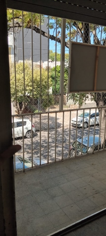 Ramon L. Falcon 6200. Departamento 3 ambientes al frente con balcon.