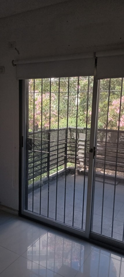 Ramon Falcon 5500. Departamento 3 ambientes con cochera descubierta y baulera,