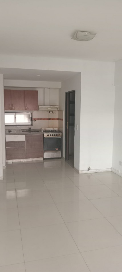 Ramon Falcon 5500. Departamento 3 ambientes con cochera descubierta y baulera,