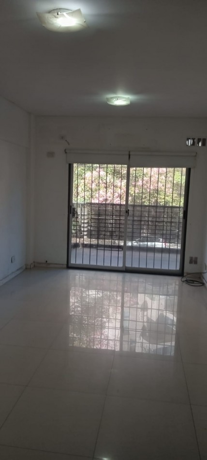 Ramon Falcon 5500. Departamento 3 ambientes con cochera descubierta y baulera,