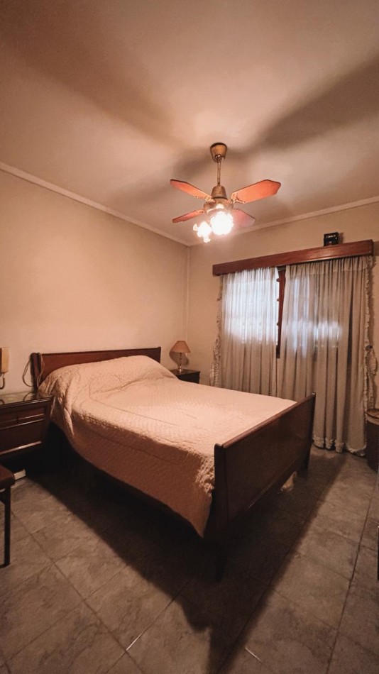 Alpatacal 6600. Casa 4 ambientes con patio y garage.