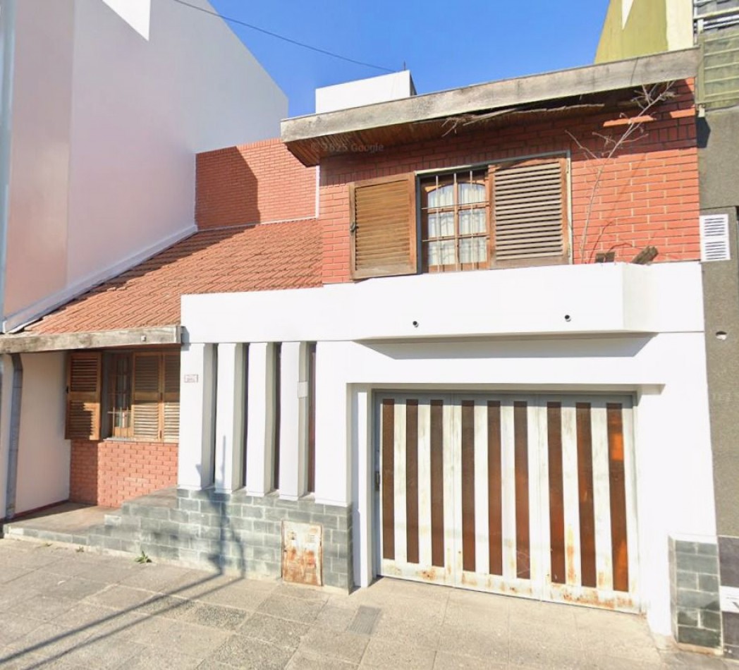 Alpatacal 6600. Casa 4 ambientes con patio y garage.