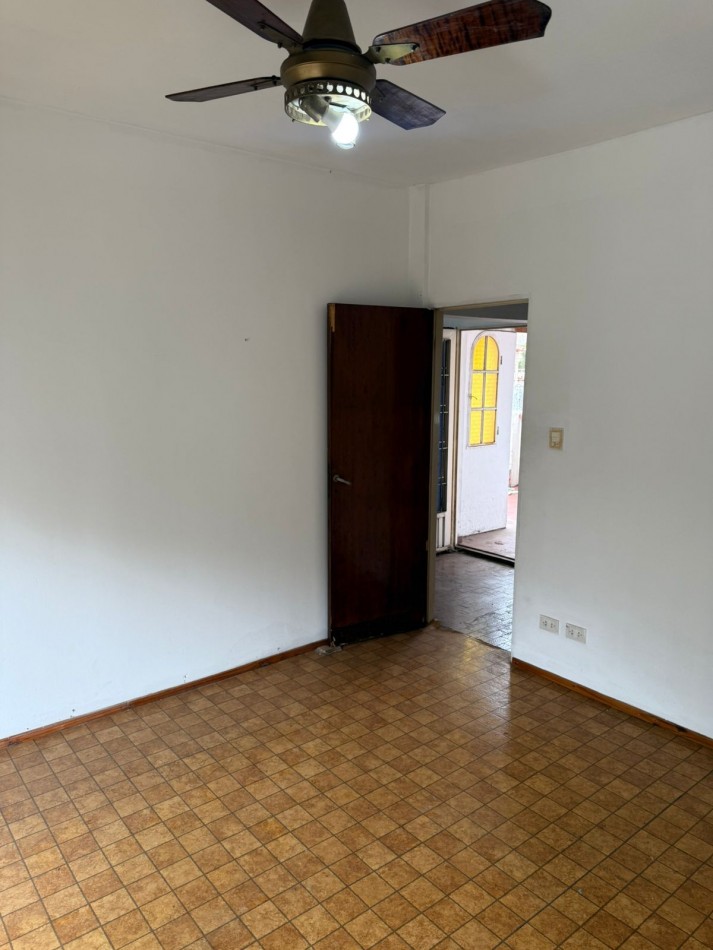 Rivera Indarte 2300. Casa multifamiliar