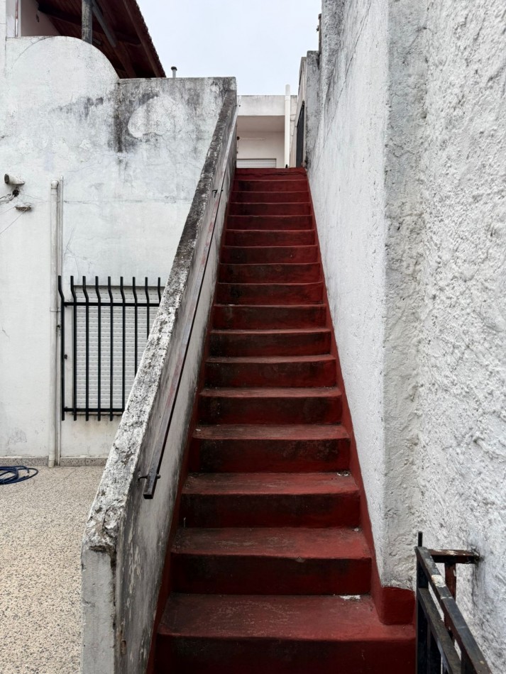 Rivera Indarte 2300. Casa multifamiliar