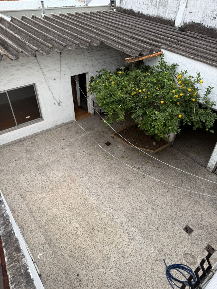 Rivera Indarte 2300. Casa multifamiliar