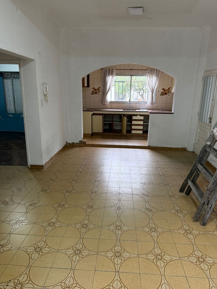 Rivera Indarte 2300. Casa multifamiliar