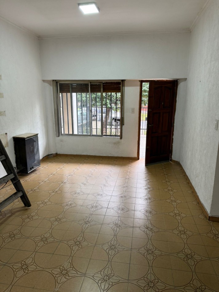 Rivera Indarte 2300. Casa multifamiliar