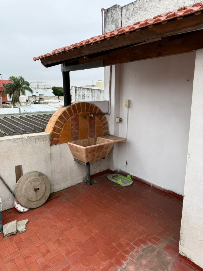 Rivera Indarte 2300. Casa multifamiliar