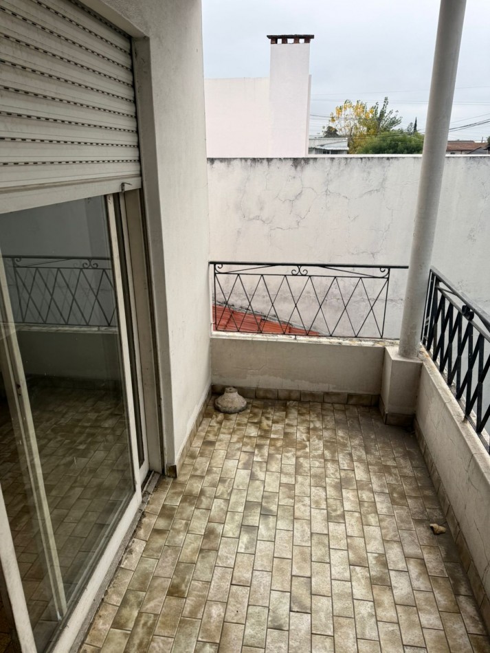 Rivera Indarte 2300. Casa multifamiliar