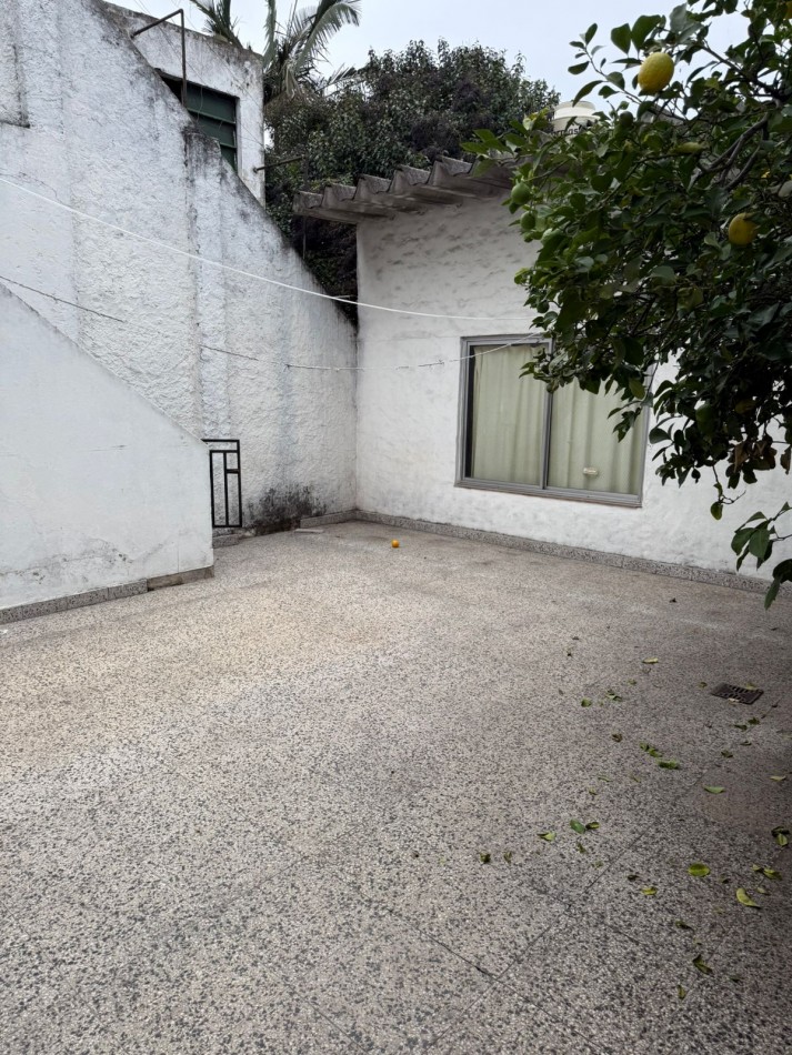 Rivera Indarte 2300. Casa multifamiliar
