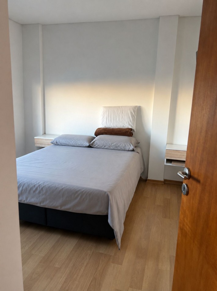 Carballido 6300. Departamento 2 ambientes al frente.