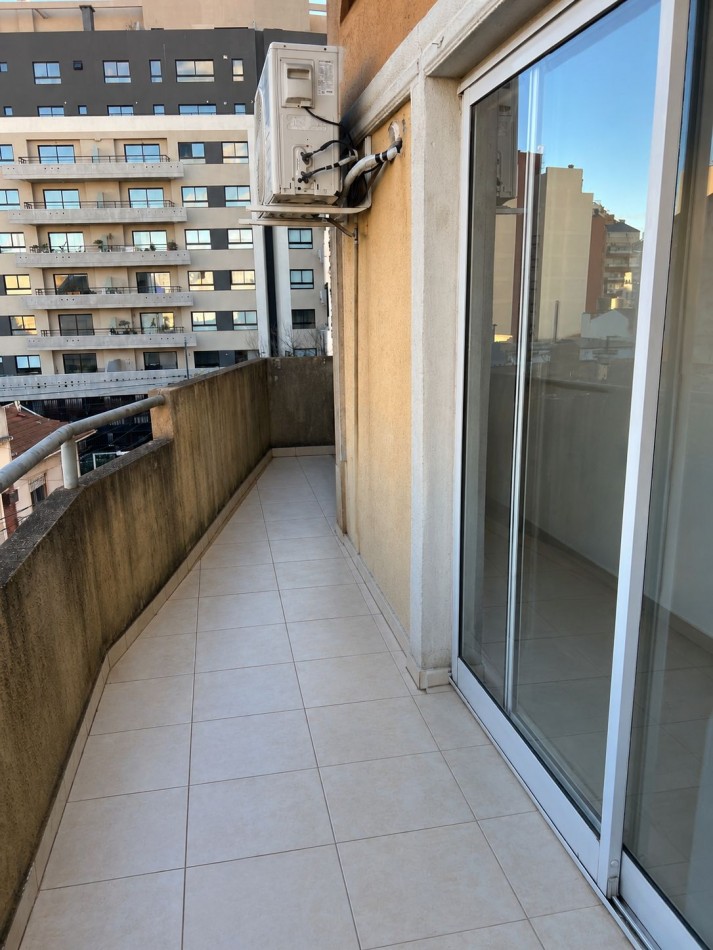 Carballido 6300. Departamento 2 ambientes al frente.
