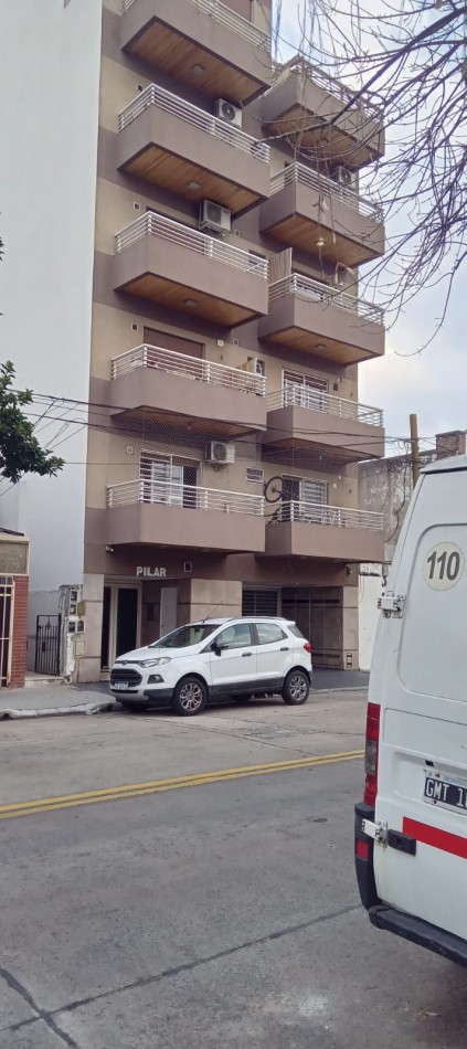 Pilar 600. Monoambiente al frente.