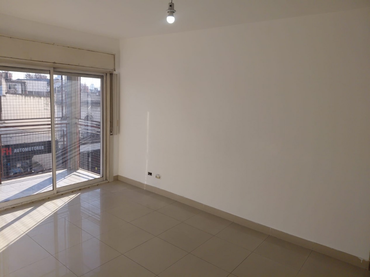 Rivadavia 10100. Departamento 2 ambientes