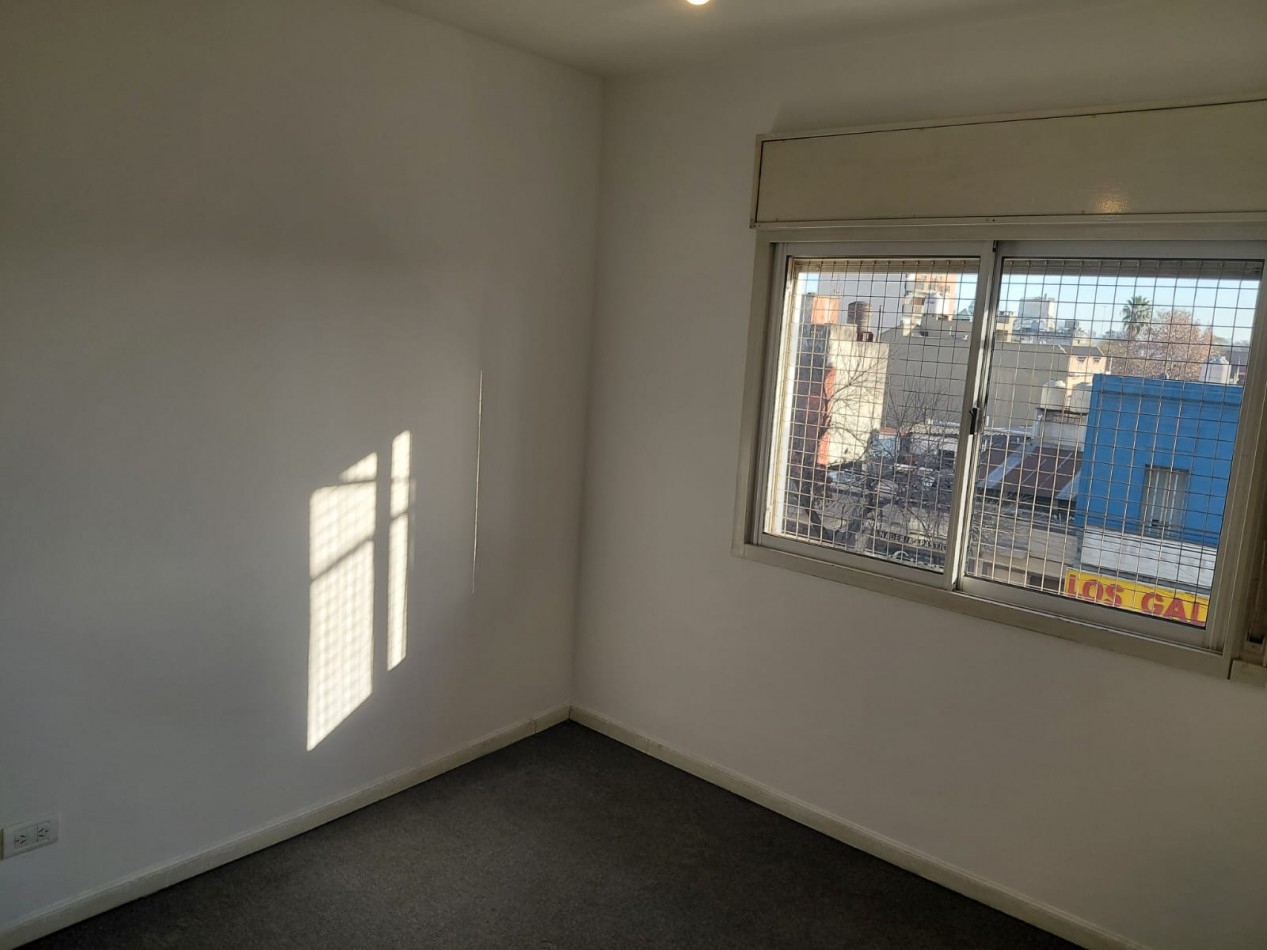 Rivadavia 10100. Departamento 2 ambientes