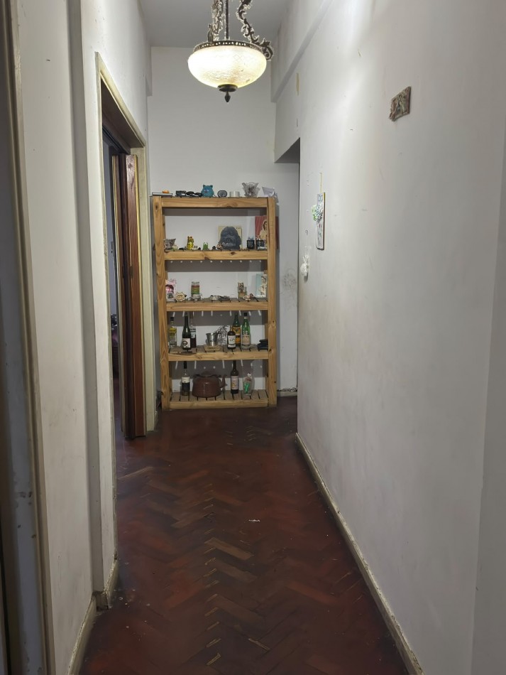 Schmidl 5300. Departamento 4 ambientes contrafrente.