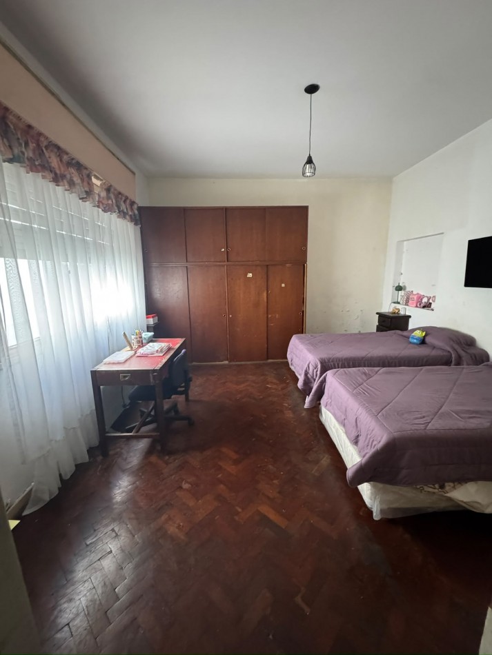 Schmidl 5300. Departamento 4 ambientes contrafrente.