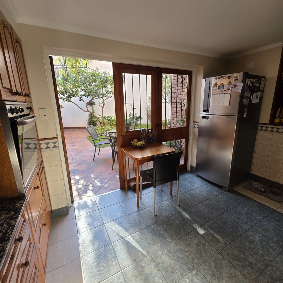 Cafayate 1100. Chalet 4 ambientes.