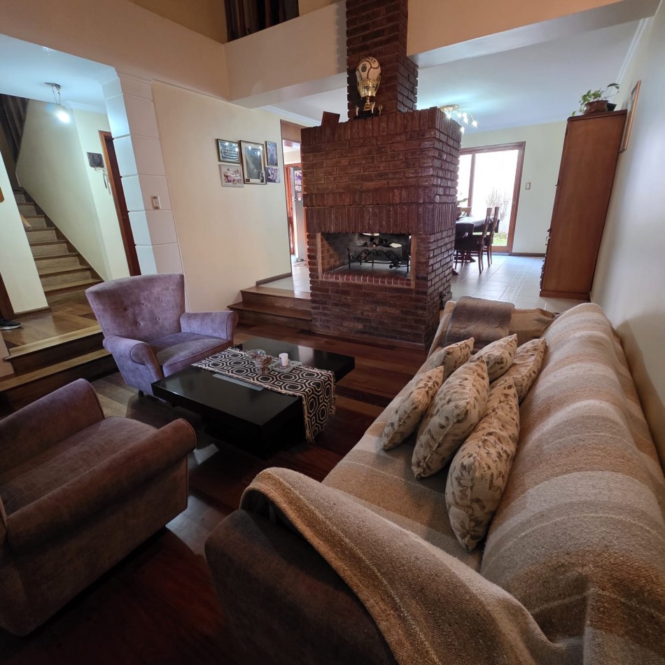 Cafayate 1100. Chalet 4 ambientes.