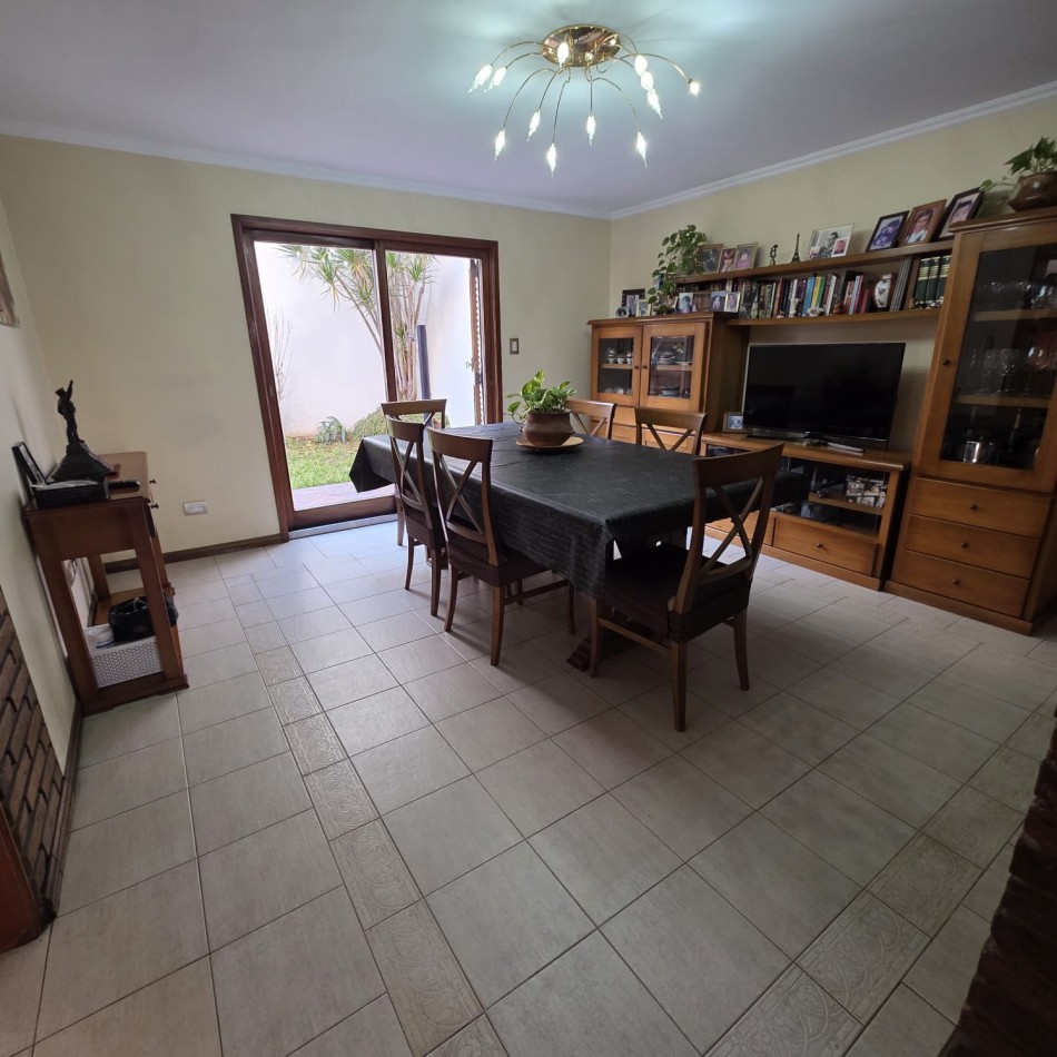 Cafayate 1100. Chalet 4 ambientes.