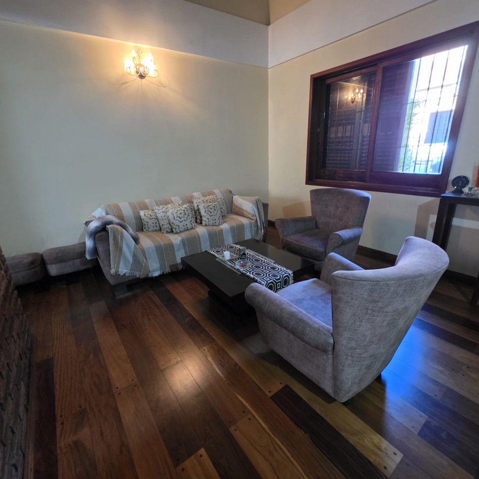 Cafayate 1100. Chalet 4 ambientes.