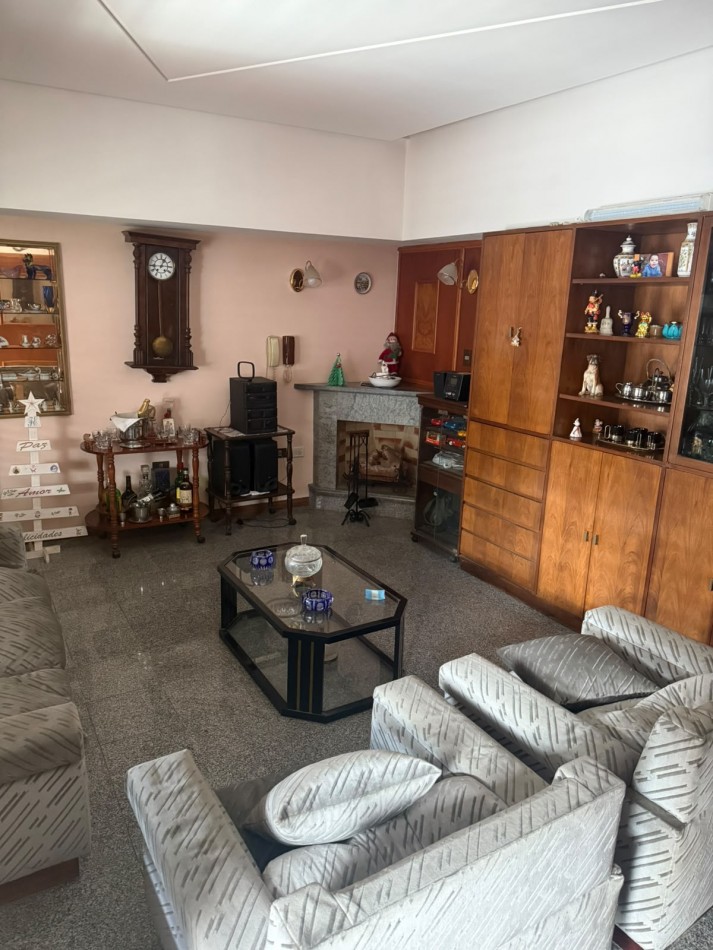 Pizarro 6900. Casa 4 ambientes 