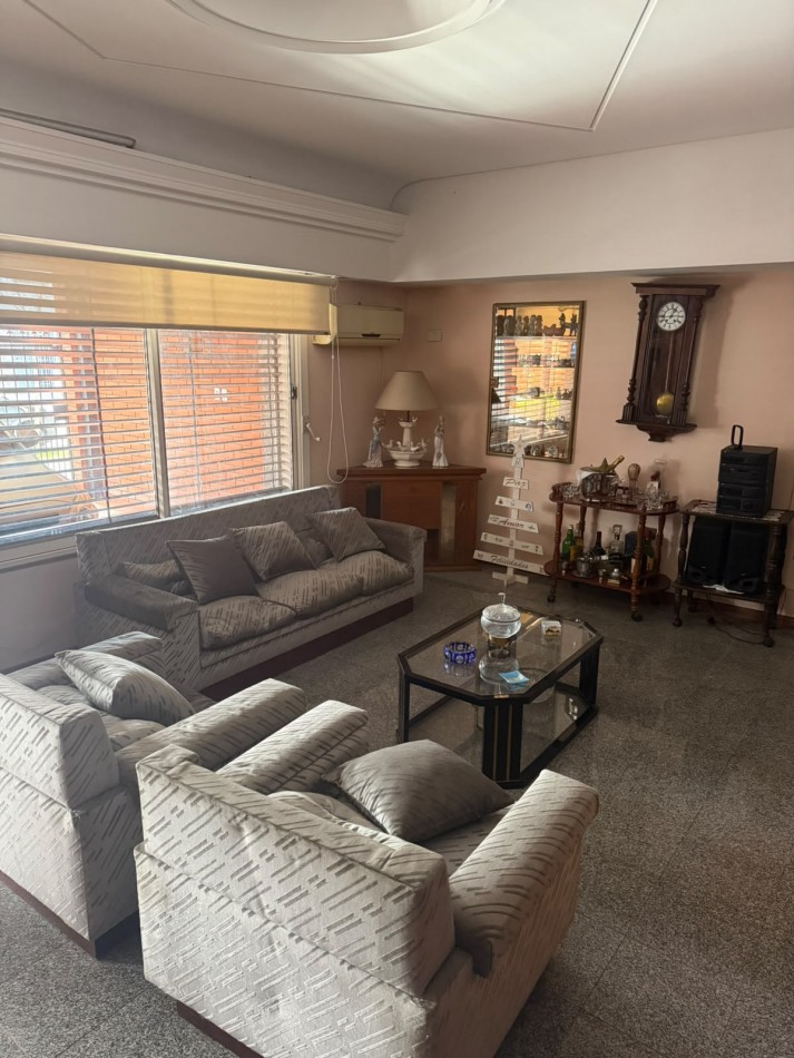 Pizarro 6900. Casa 4 ambientes 