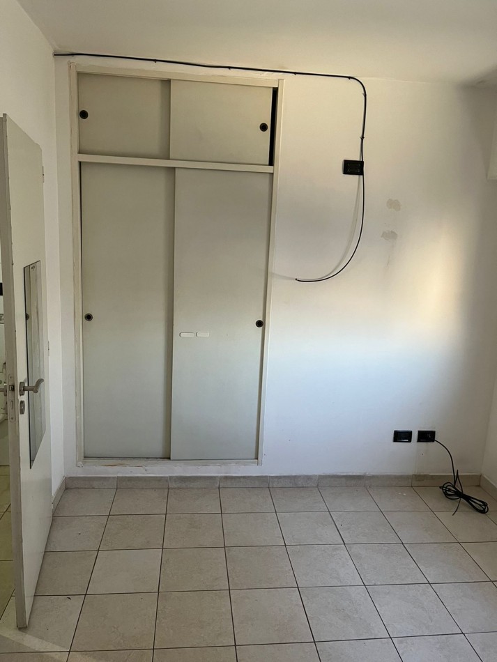 White 800. Departamento 2 ambientes al frente.