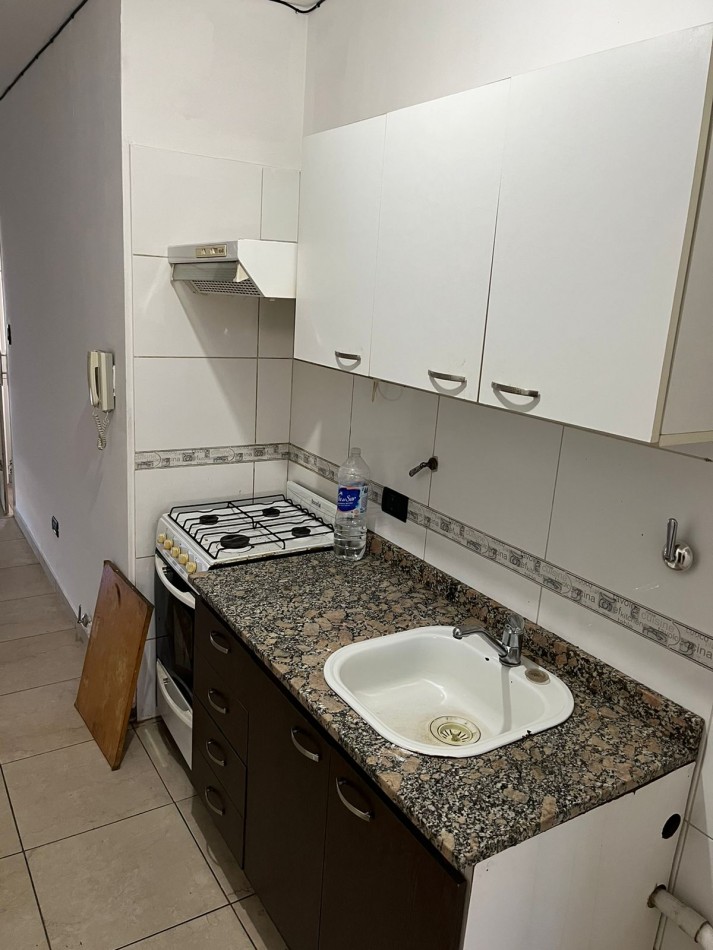 White 800. Departamento 2 ambientes al frente.