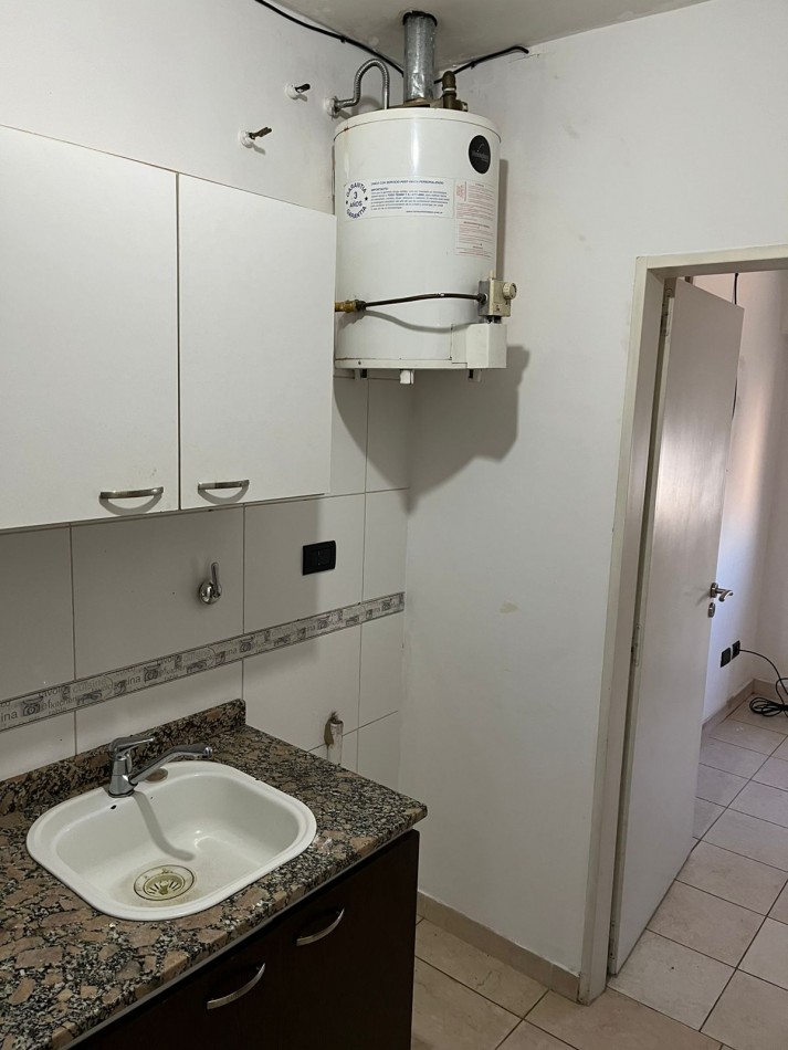 White 800. Departamento 2 ambientes al frente.