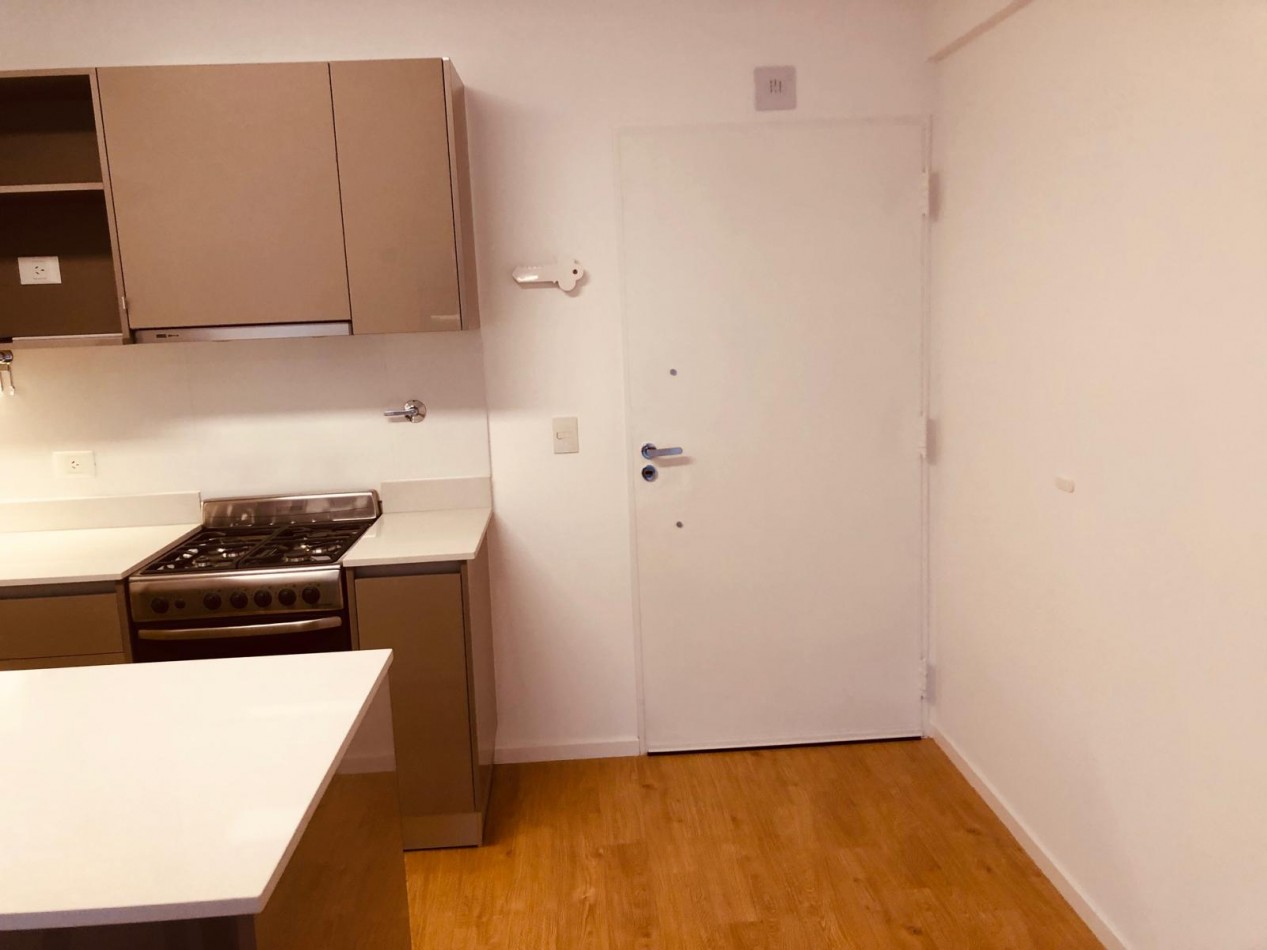 Tomas Le Breton 4200. Departamento 2 ambientes al frente.|