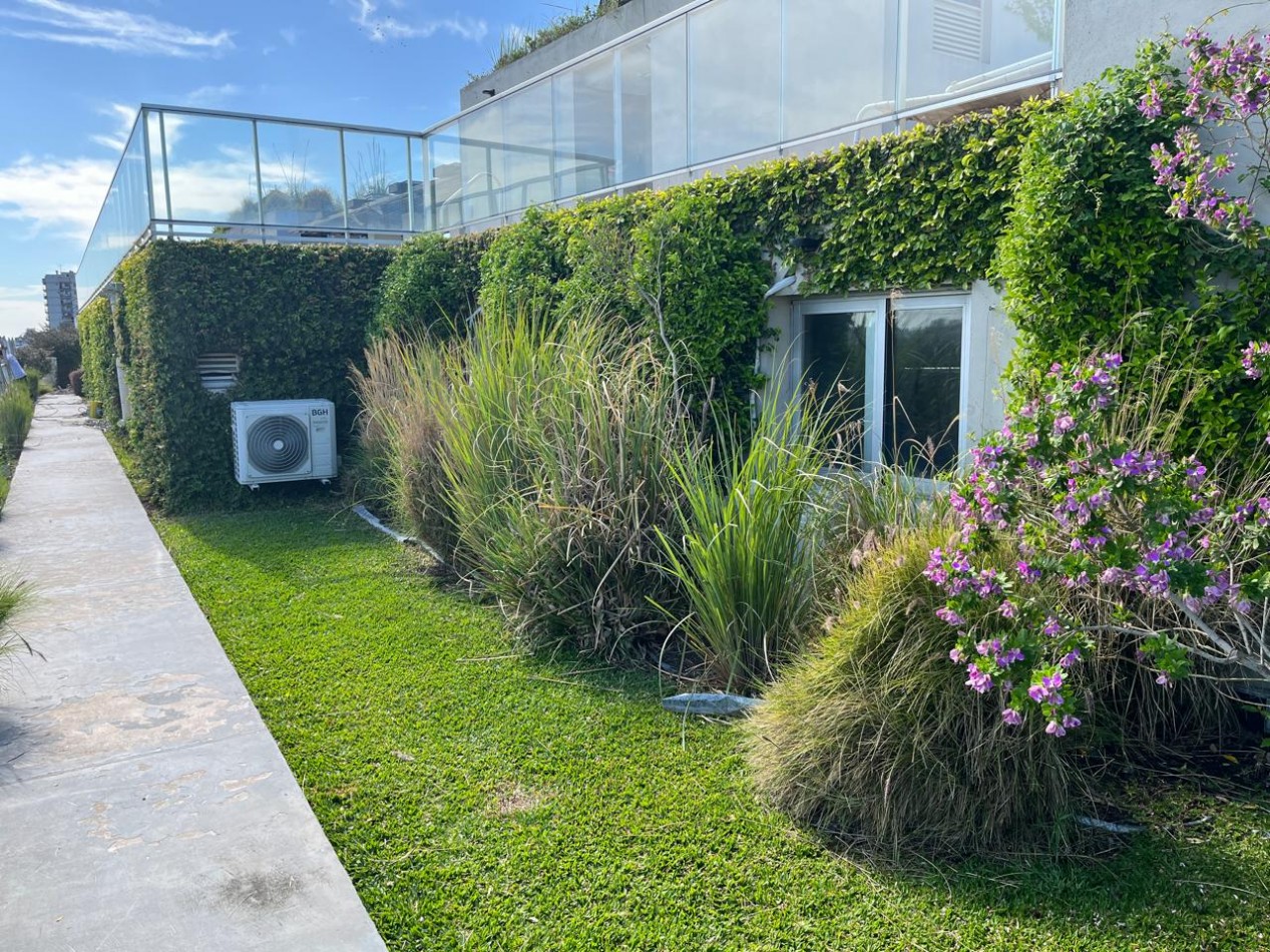 Tomas Le Breton 4200. Departamento 2 ambientes al frente.|