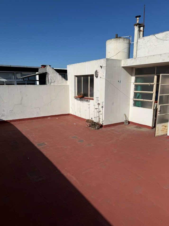 Martiniano Leguizamon 800. Piso unico de 4 ambientes.