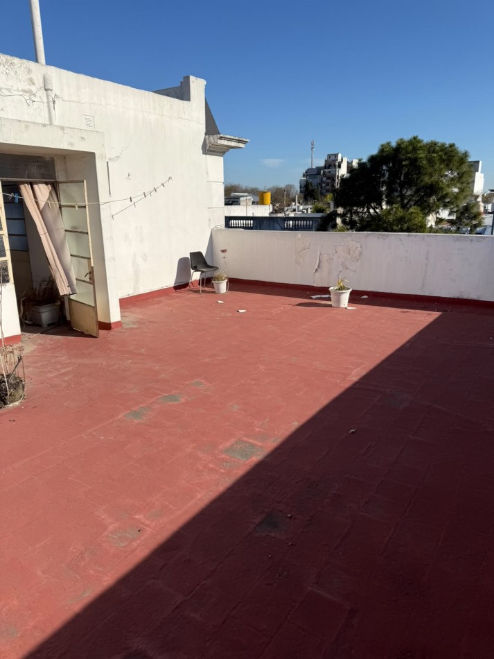 Martiniano Leguizamon 800. Piso unico de 4 ambientes.