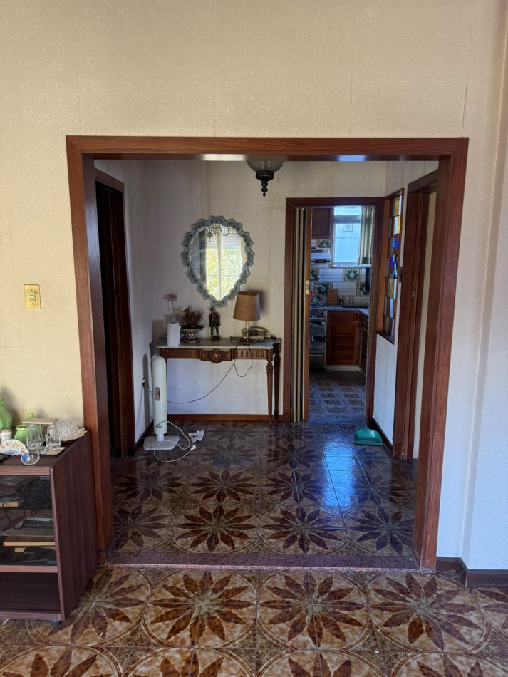 Martiniano Leguizamon 800. Piso unico de 4 ambientes.
