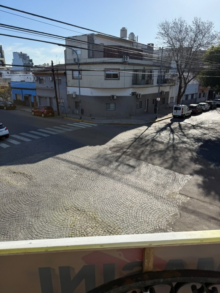 Martiniano Leguizamon 800. Piso unico de 4 ambientes.