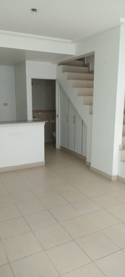 Pizarro 6200. Departamento 2 ambientes en duplex.