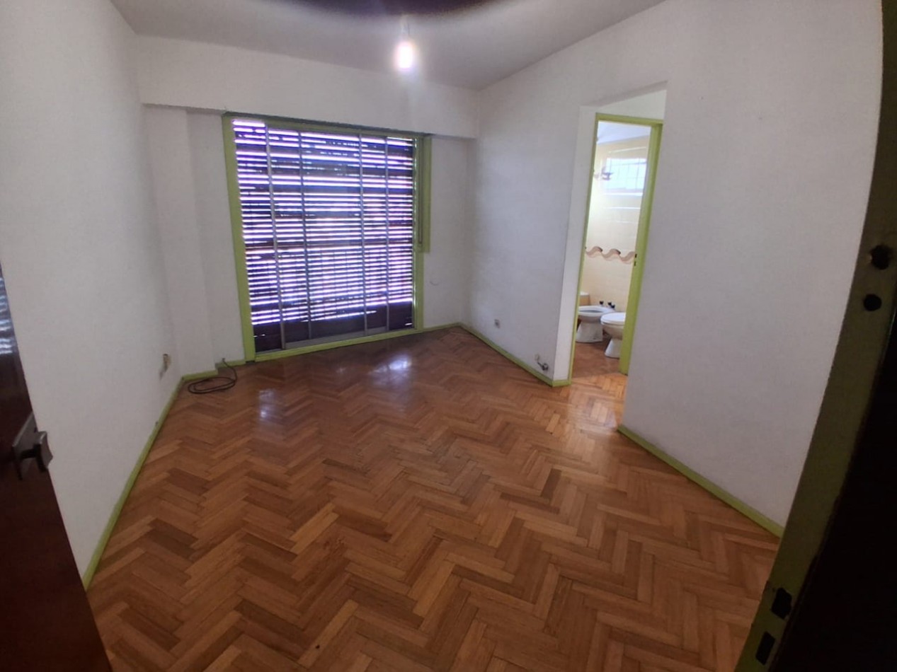 Rivadavia 10700. Departamento 2 ambientes.